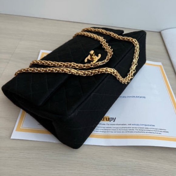 CHANEL CLASSIC FLAP BAG (AUTHENTIC) - Picture 14 of 16